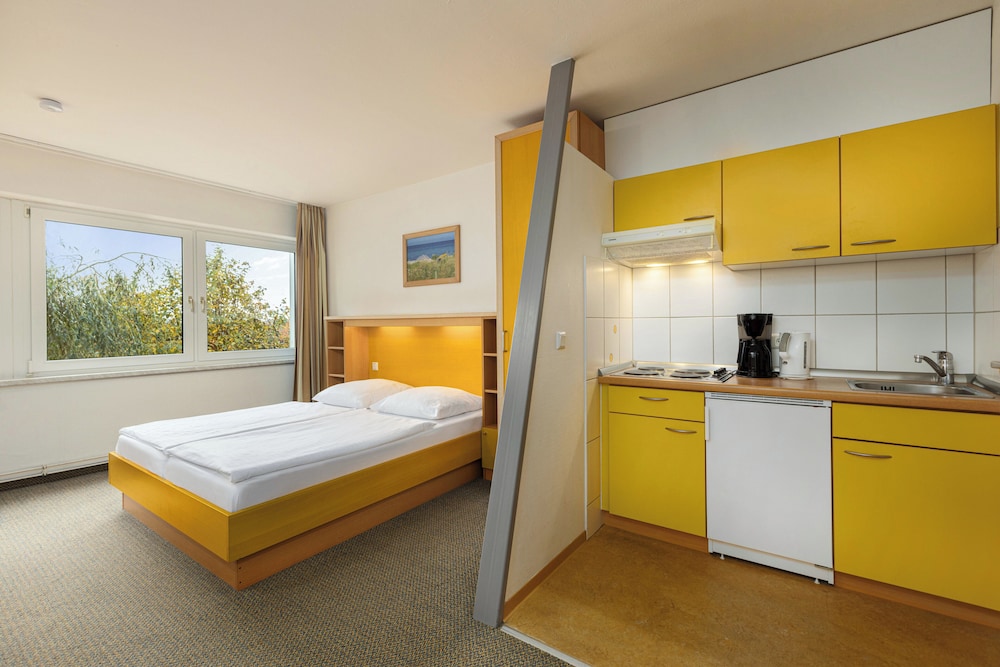 One-Room Apartment, Vitamar Building