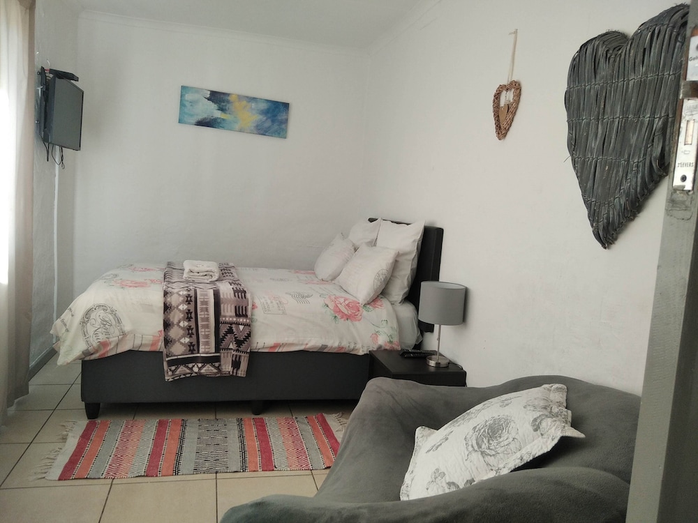 Basic Cottage, 1 Double Bed (Glad Tidings) photo 1