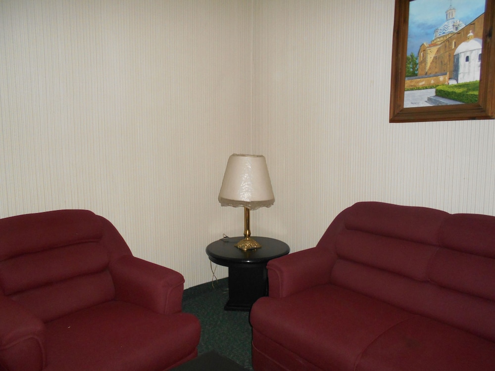 Family Room photo 3
