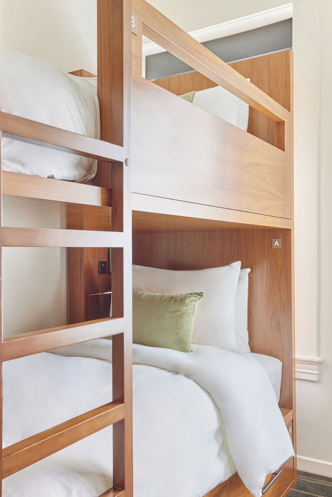 Superior Quadruple Room, Multiple Beds - Photo 4