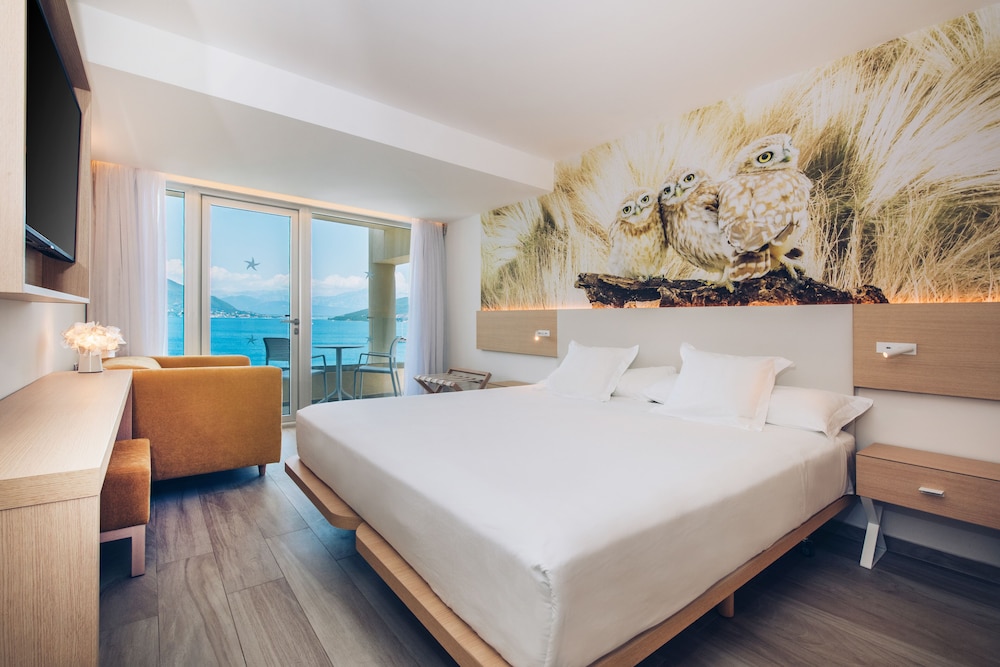 Double Priority Location Sea View