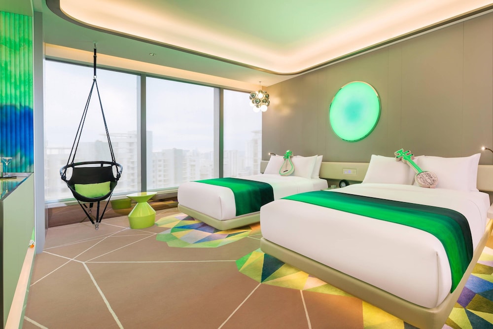 Spectacular Queen Room, 2 Double Beds, High Floor City View photo 1