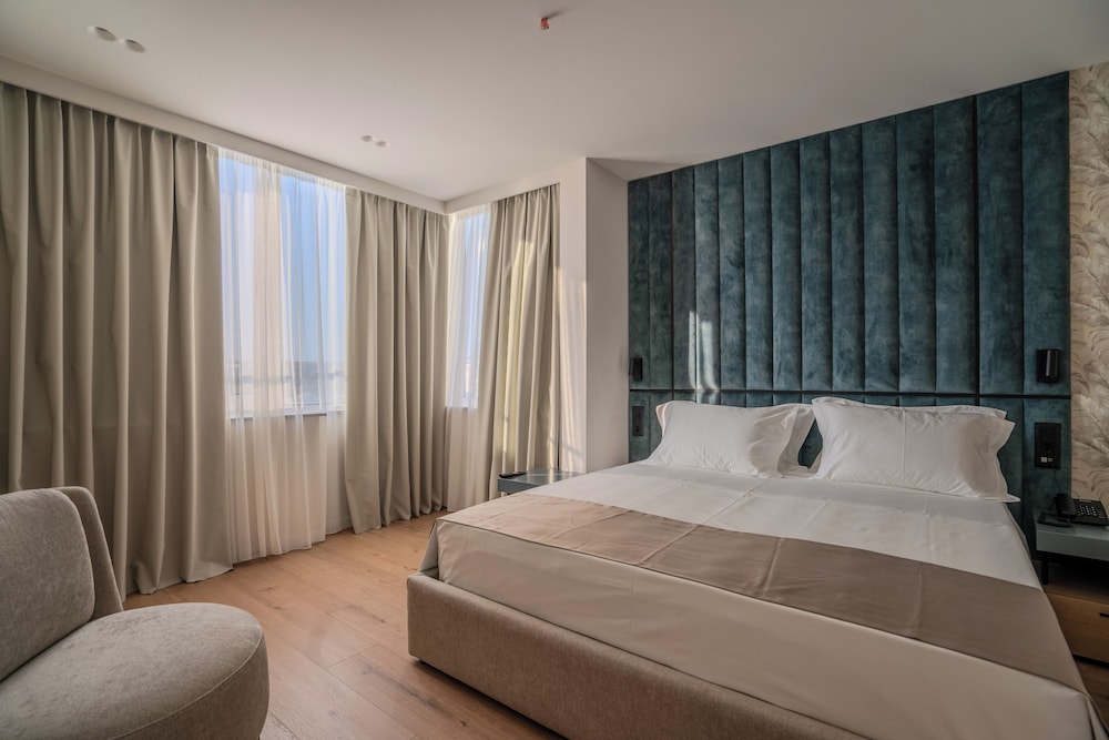 Deluxe Suite photo 2