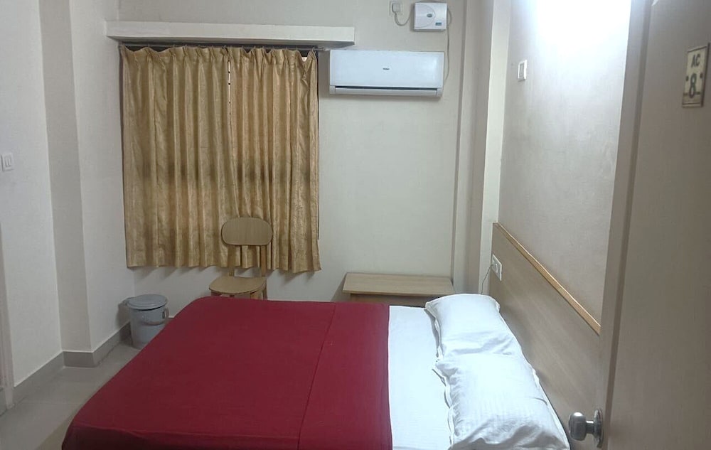 3 Bed Deluxe AC Room