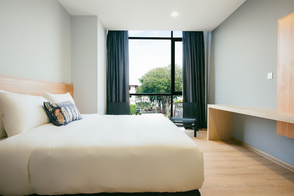 Deluxe Room - Photo 6