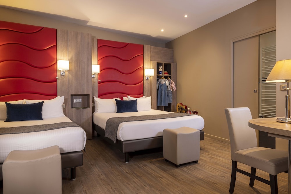 Communicating Rooms