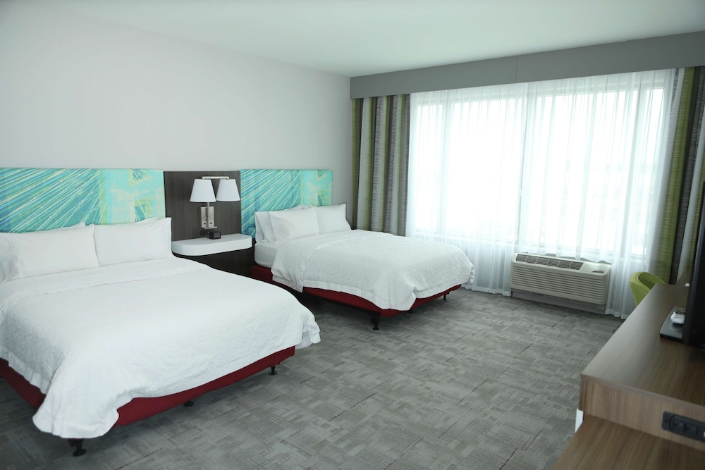 Room, 2 Queen Beds, Accessible, Bathtub
