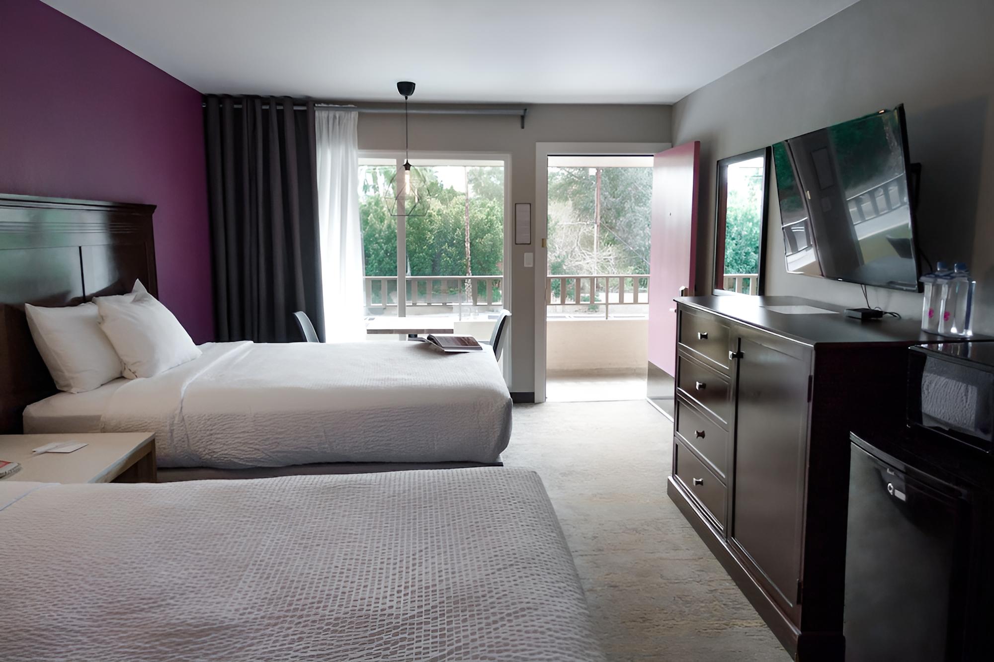 Deluxe Double Room, 2 Queen Beds, Pool View photo 3