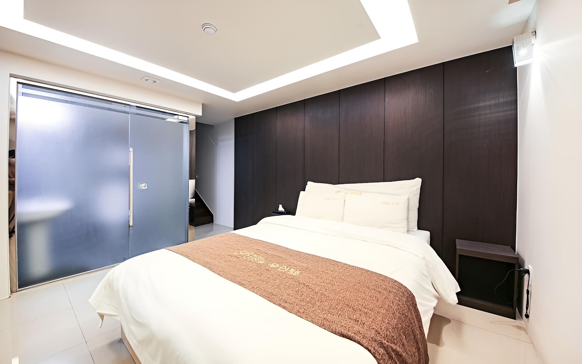 Room (VIP duplex twin) photo 2