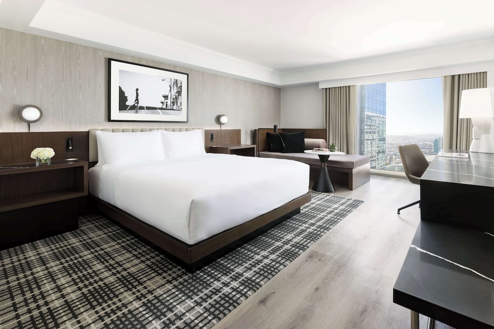 Premier Room, 1 King Bed - Accessible, Bathtub - Photo 5