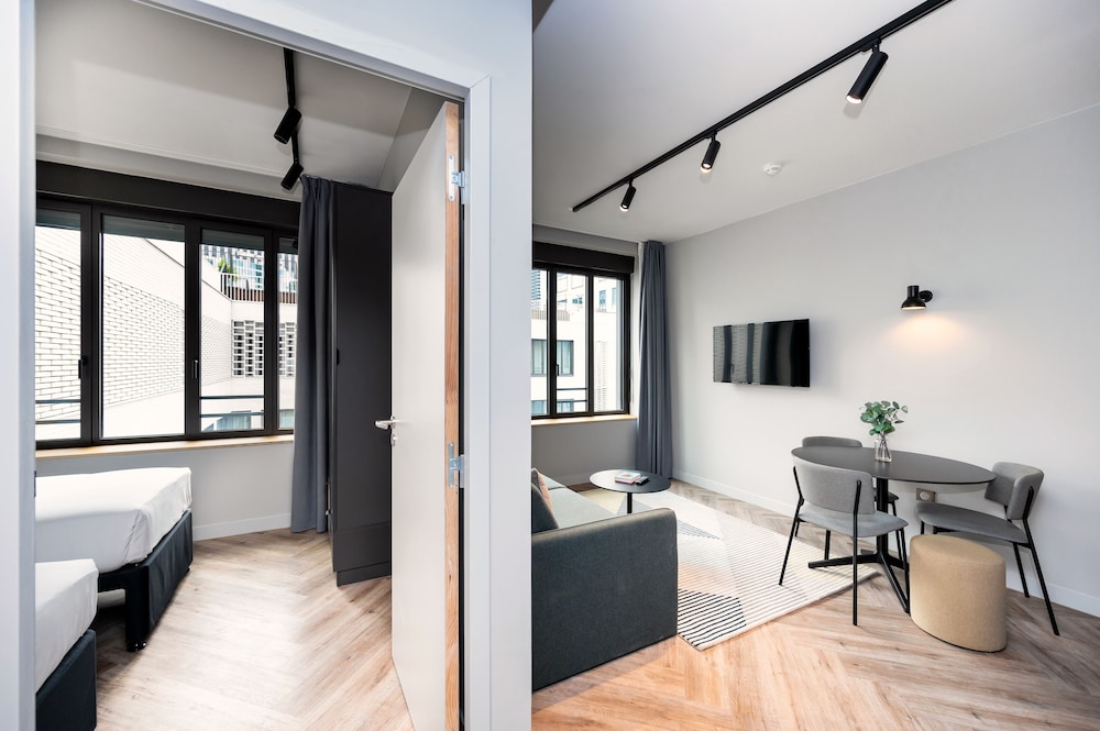 One Bedroom Apartment (Twin) - Photo 10