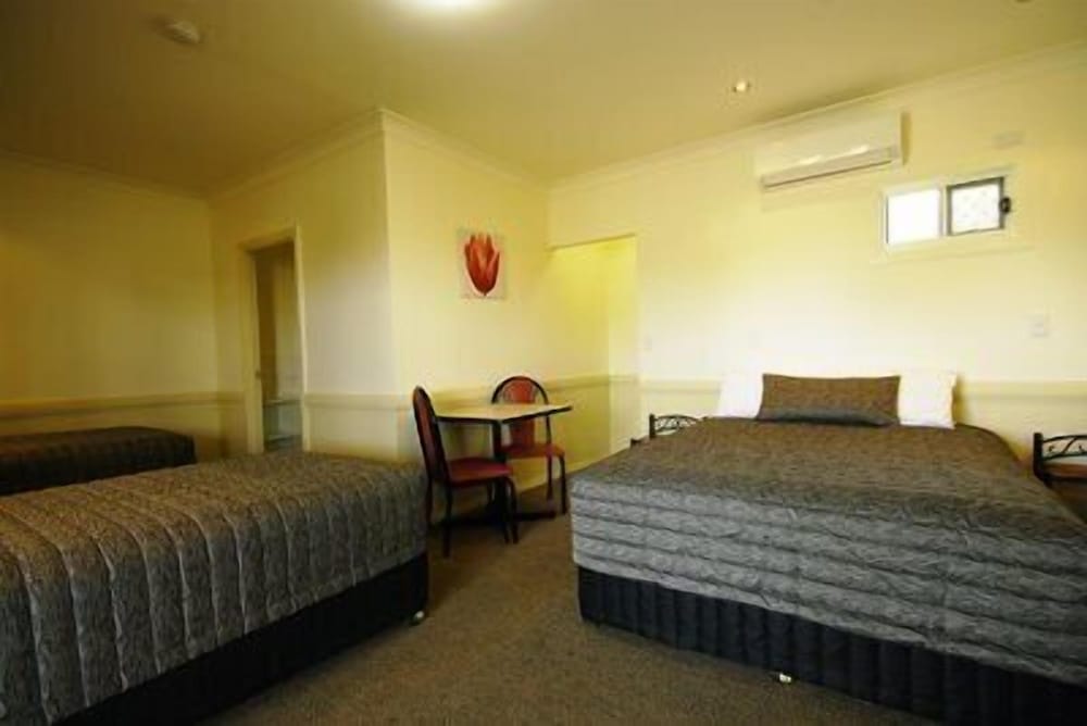 Classic Triple Room, 1 Bedroom photo 3