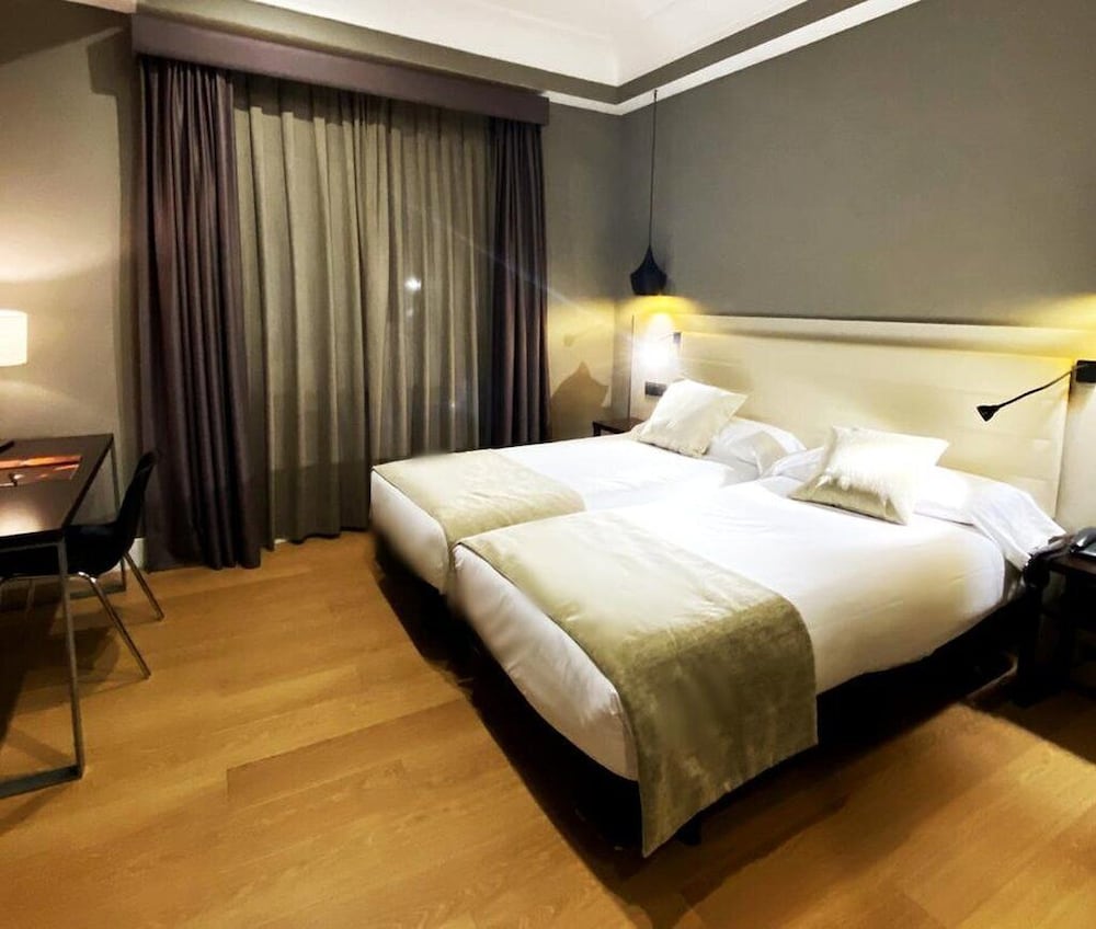 Twin Room, 2 Twin Beds - Photo 3