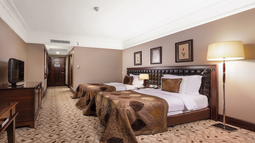 Standard Room, 2 Twin Beds, Club Lounge Access photo 2