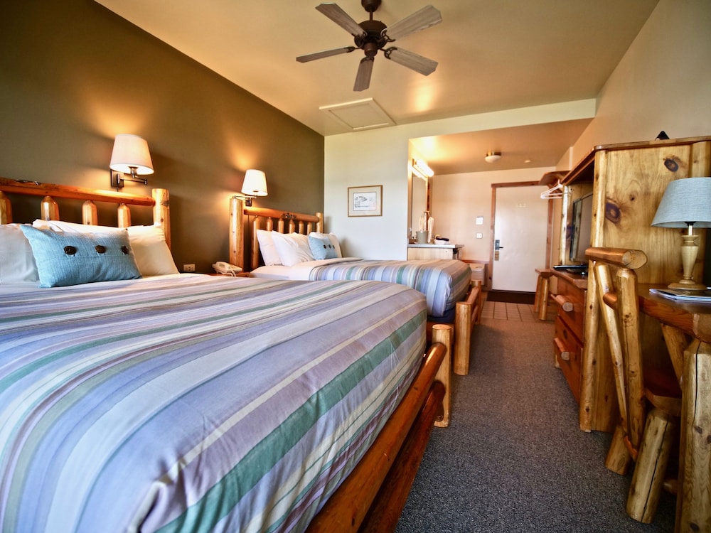 Room, 2 Queen Beds, Non Smoking, Lake View