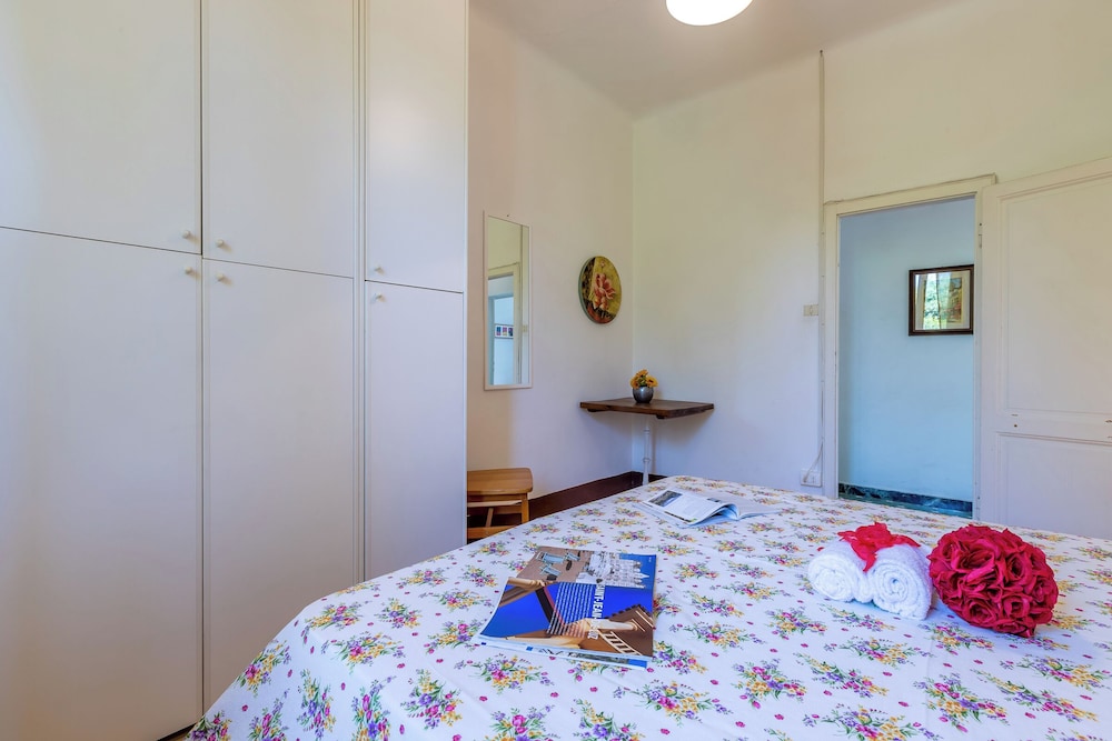 Family Apartment, Multiple Bedrooms, Sea Facing (La Rosa - Focette 100m from sea) photo 3