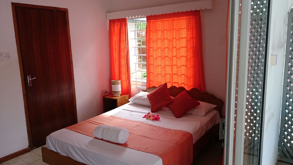 Standard Triple Room, Pool Access, Poolside