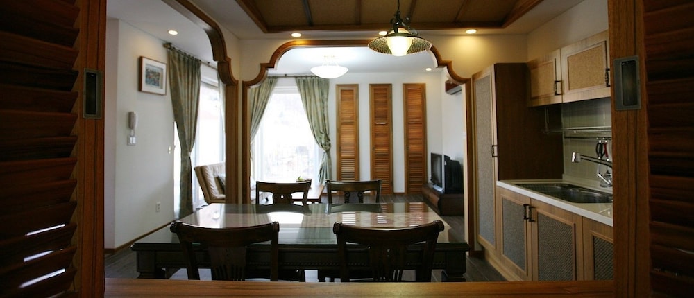 Family Room photo 3