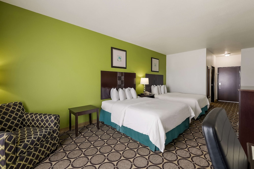 Standard Room, 2 Queen Beds, Non Smoking, Refrigerator & Microwave photo 2
