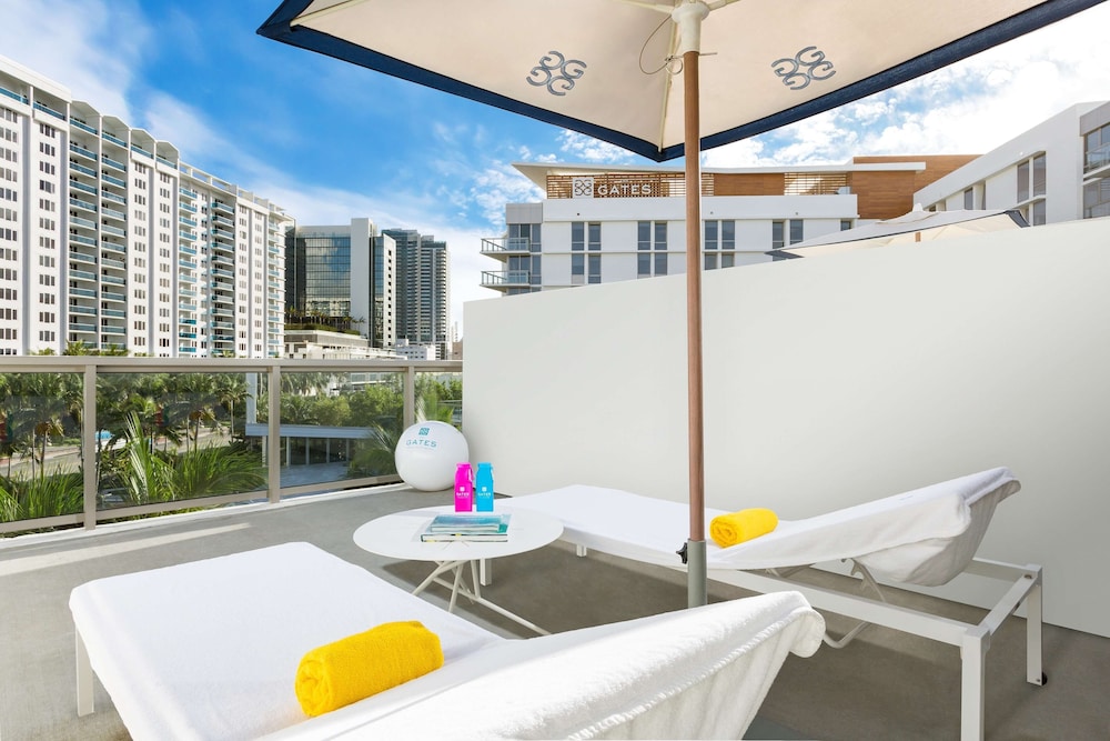 Room, 1 King Bed, Mobility Accessible, Terrace thumbnail 5