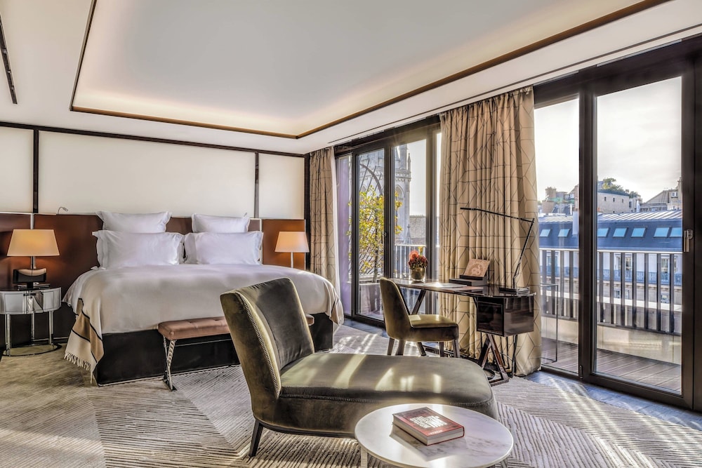 Suite, 1 King Bed, Tower