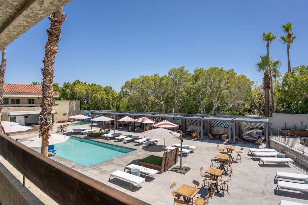 Deluxe Room, 2 Queen Beds, Pool View - Photo 3
