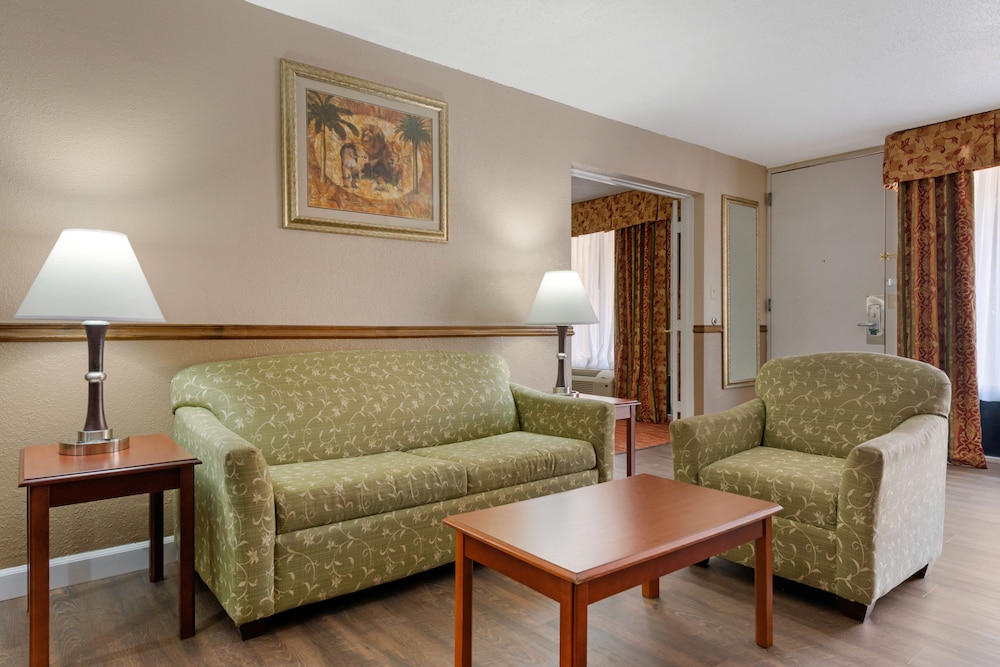 Suite, 2 Queen Beds, Accessible, Non Smoking (Upgrade) - Photo 3