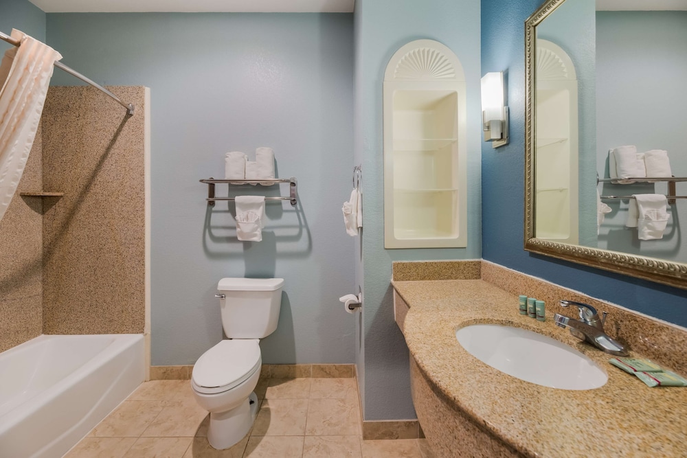 Standard Room, Multiple Beds, Non Smoking, Refrigerator & Microwave
