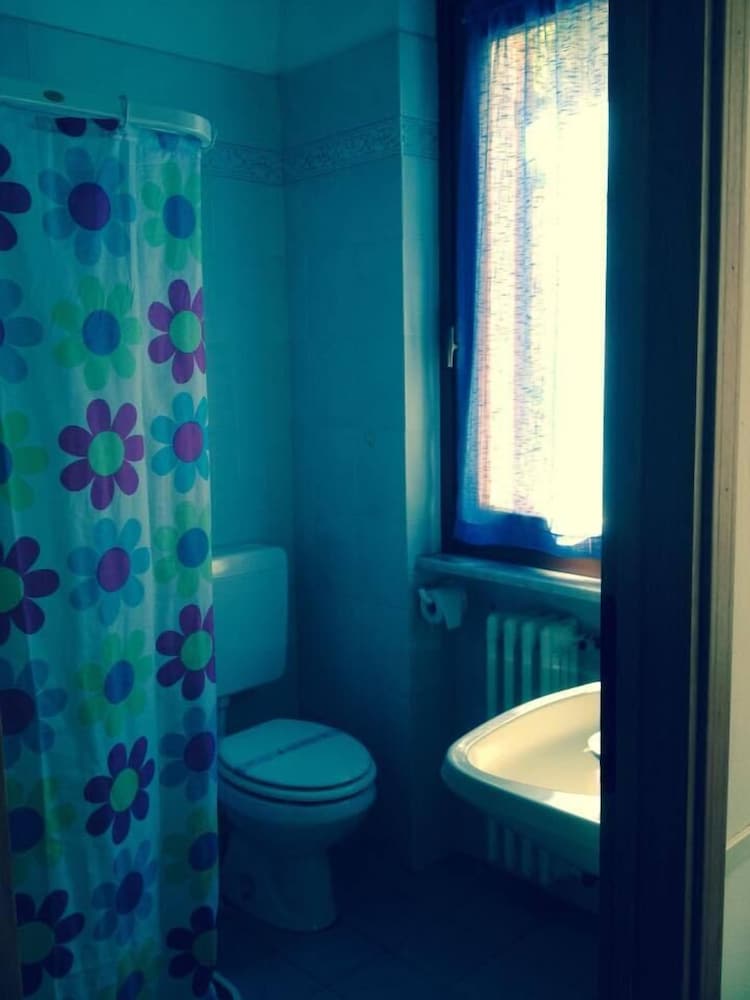 Economy Double Or Twin Room photo 2