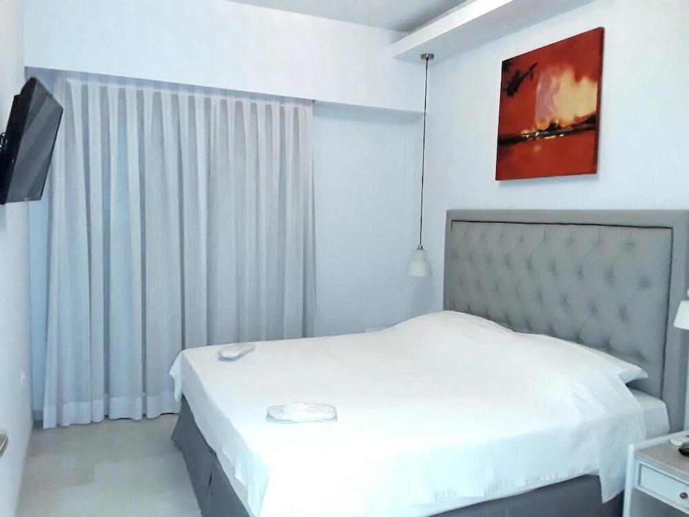 Suite, Partial Sea View