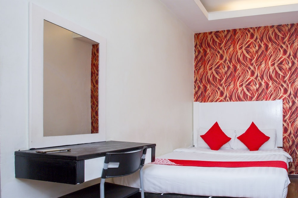 Standard Double Room, 1 Queen Bed, No Windows photo 2