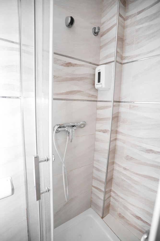 Quadruple Room, Private Bathroom photo 3