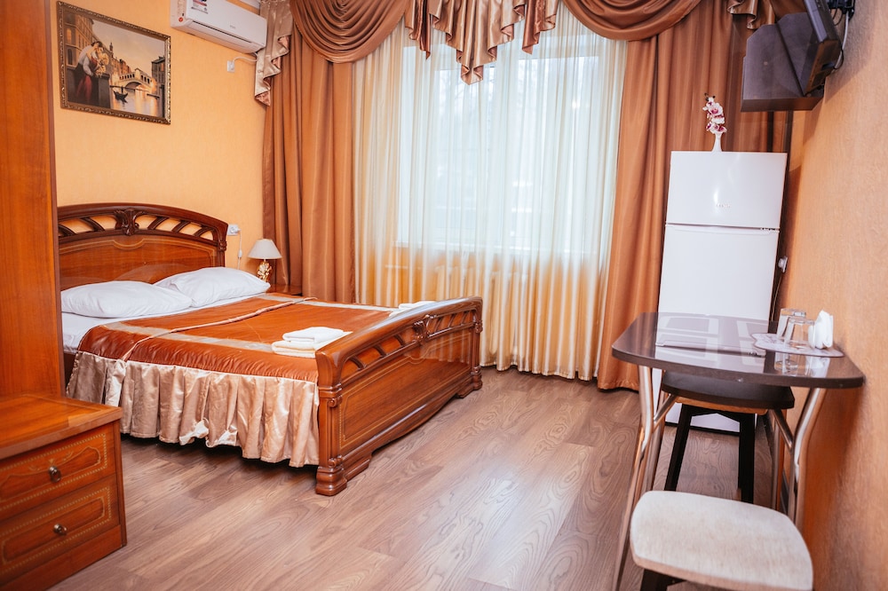 Deluxe Double Room, 1 Queen Bed, Non Smoking photo 2