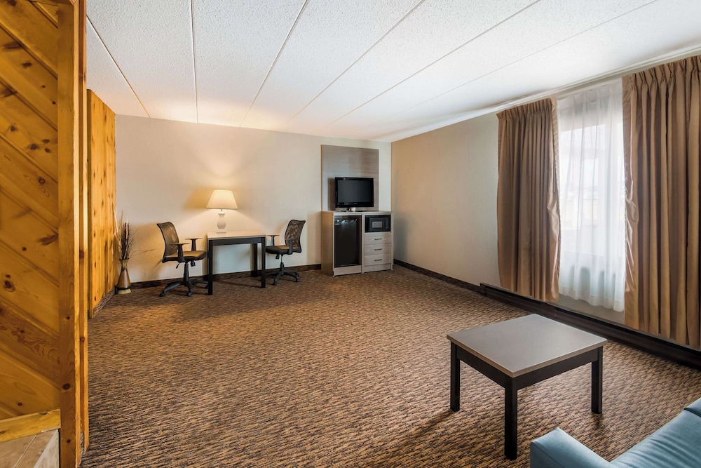 Suite, 1 King Bed, Non Smoking - Photo 5