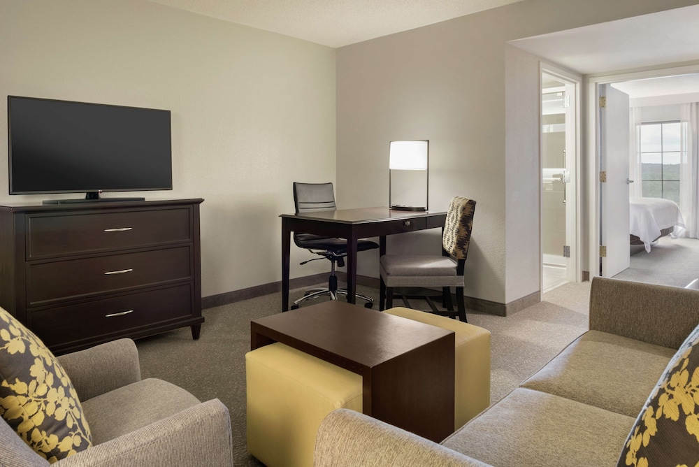 Suite, 1 King Bed, Accessible, Bathtub - Photo 2