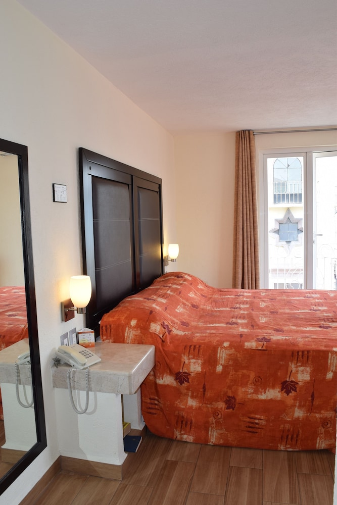 Superior Room, 1 King Bed photo 2