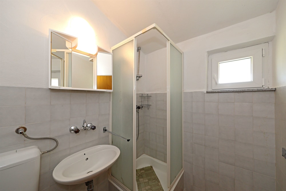 Room (S1) - Photo 6