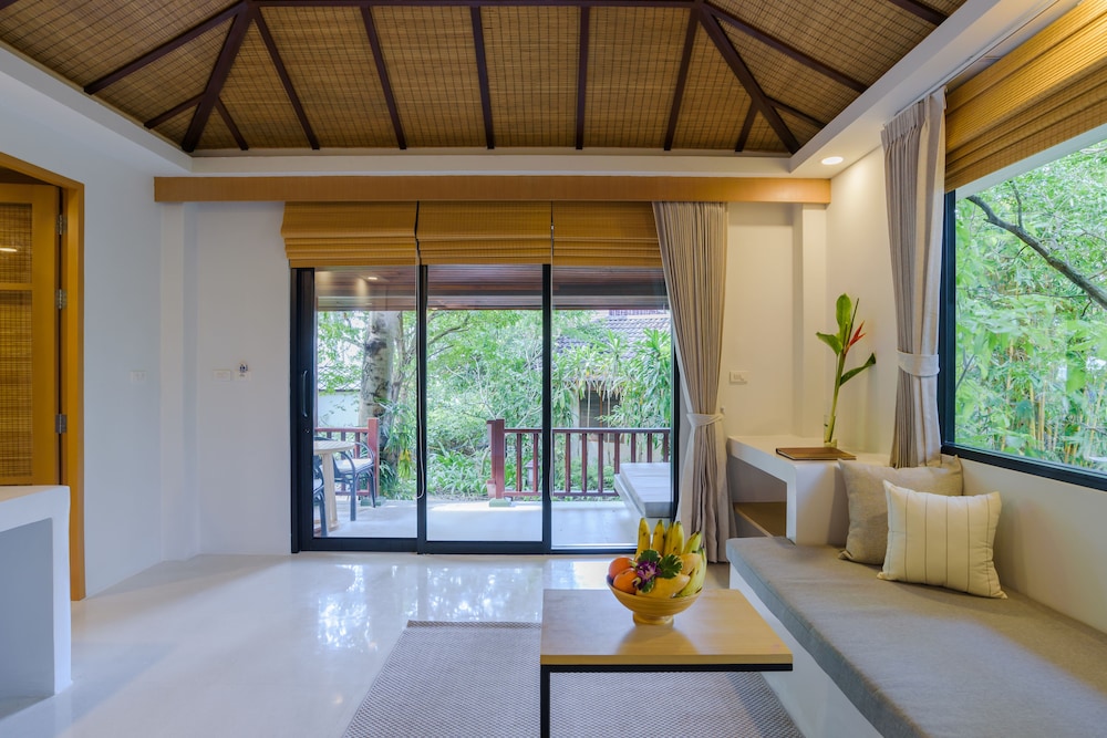 Deluxe Villa, 1 Bedroom, Pool View, Poolside - Photo 10
