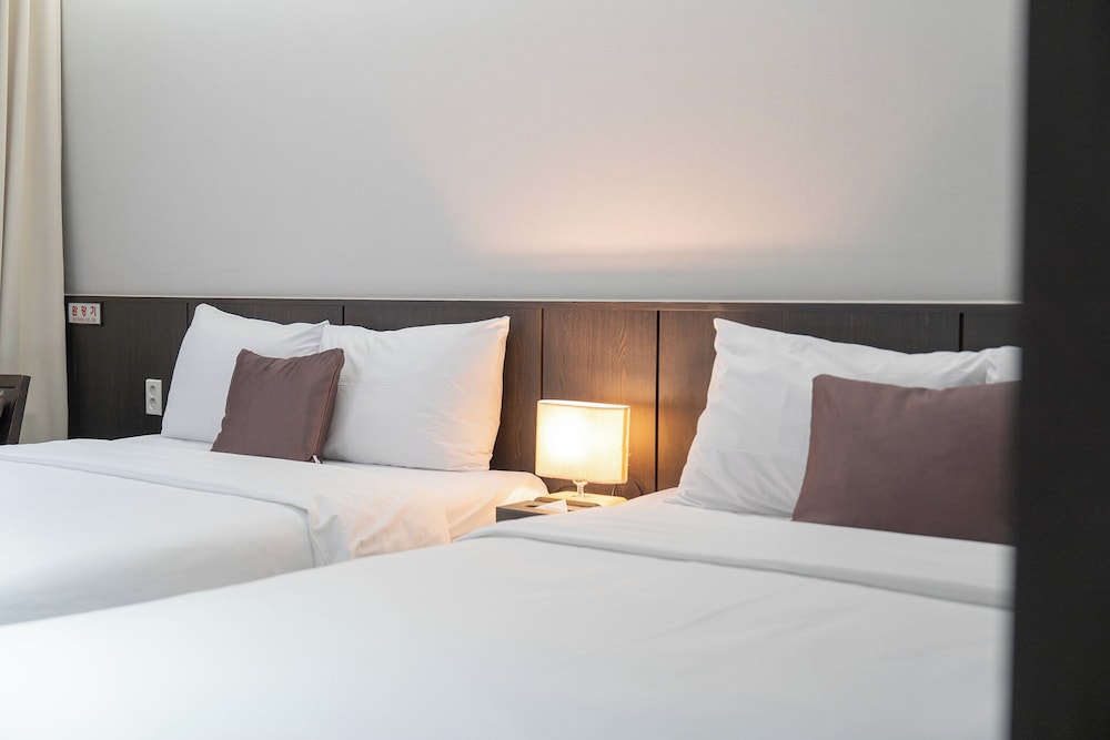 Deluxe Premier Twin Room, 2 Double beds photo 2