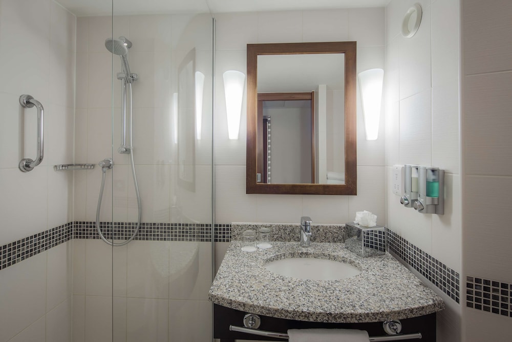 Twin Room (with Shower) - Photo 3
