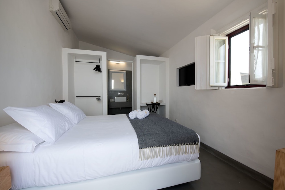 Junior Room - Photo 1