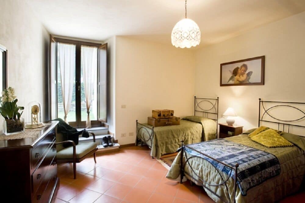 Traditional Apartment, 2 Bedrooms, Kitchen, Tower photo 2