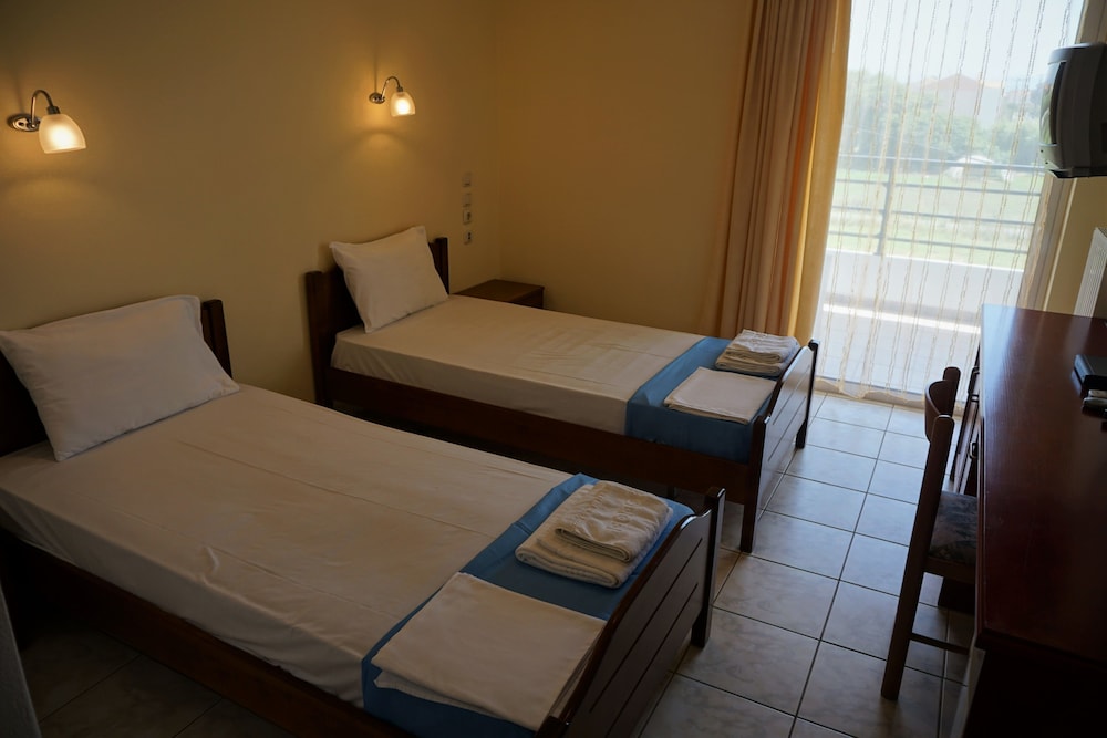 Double or Twin Room, Sea View - Photo 11