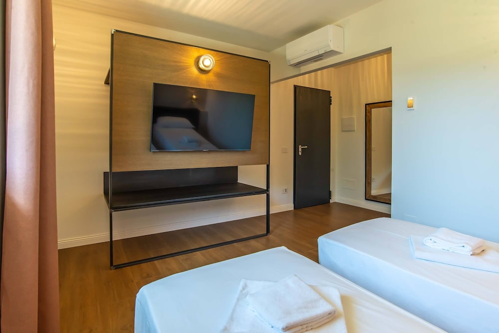 Classic Double or Twin Room photo 3