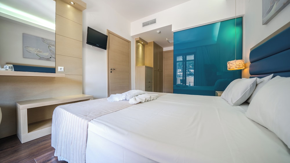 Triple Room with Mountain View thumbnail 5