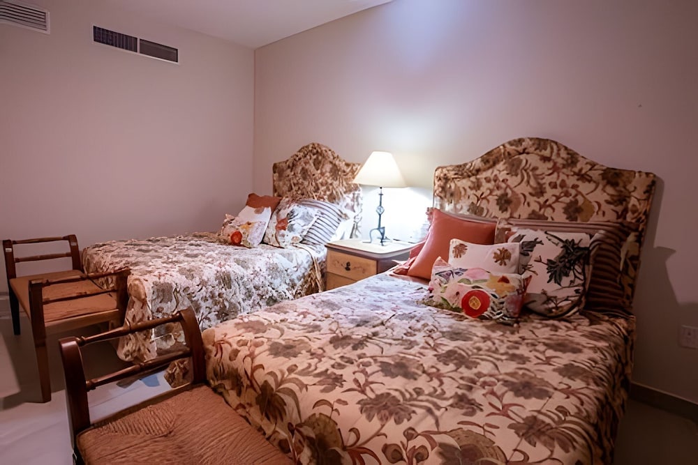 Apartment photo 2