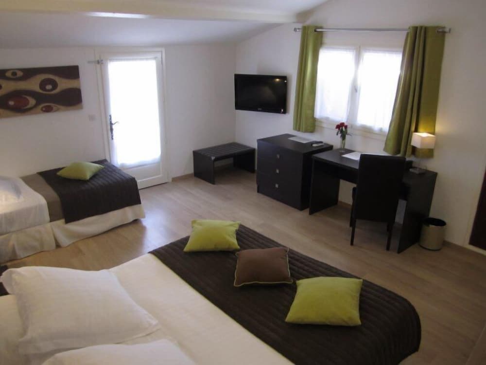 Superior Triple Room photo 2