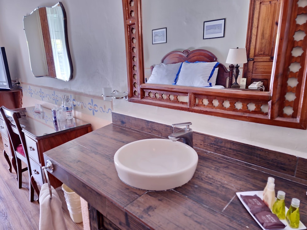 Deluxe Double Room, Balcony, City View - Photo 4