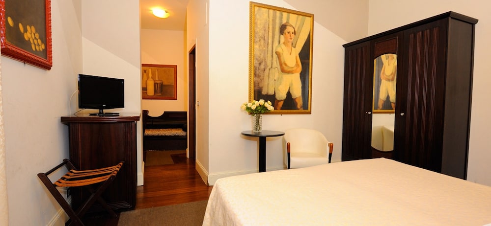Superior Quadruple Room thumbnail 6