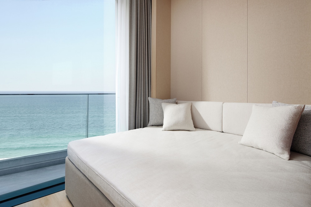 [30Hour Stay x Two Breakfast] Premier Deluxe Double Ocean + 12PM C/I, 6PM C/O (C/I MON-THU)+BF for 2